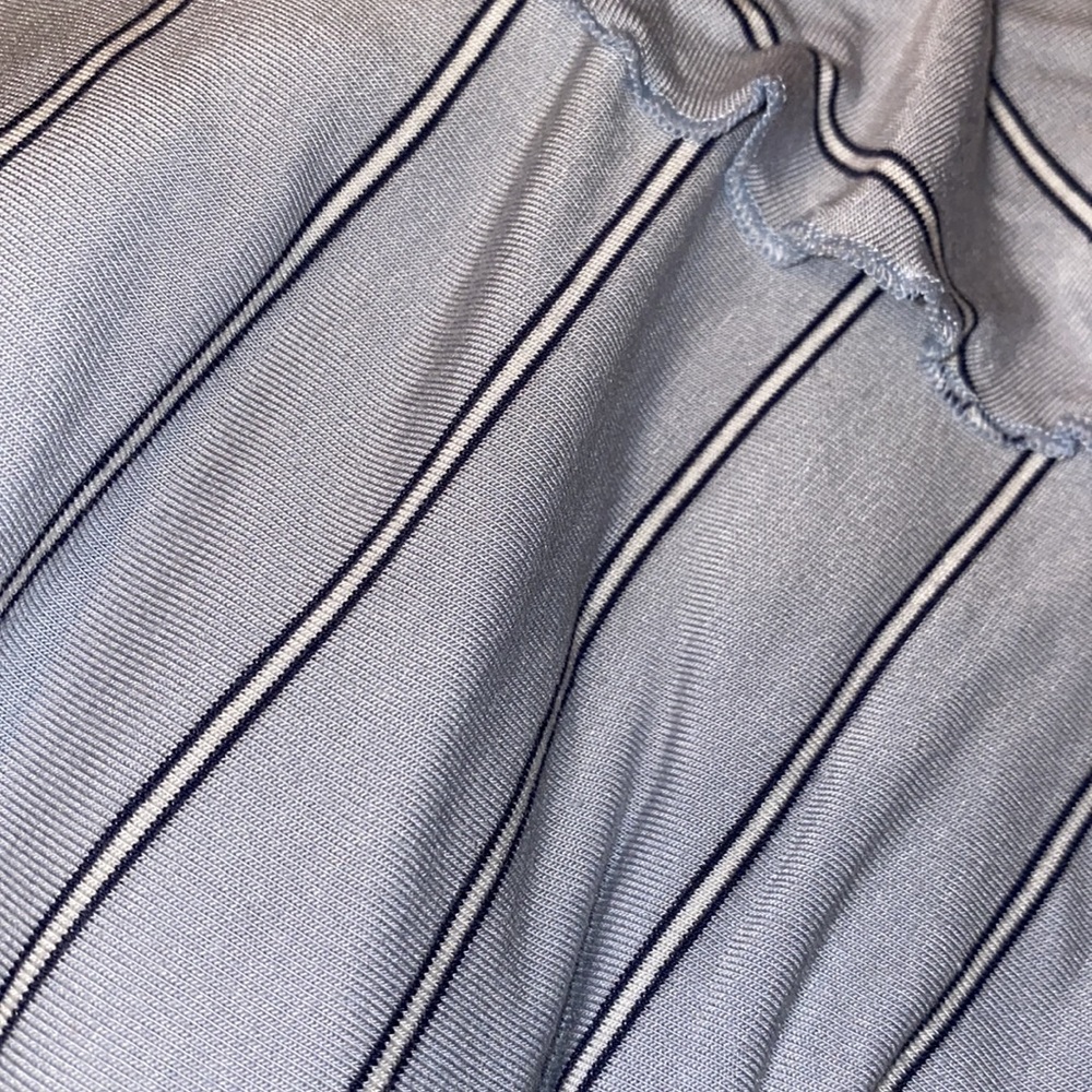 Ladies top - Picture 3 of 3